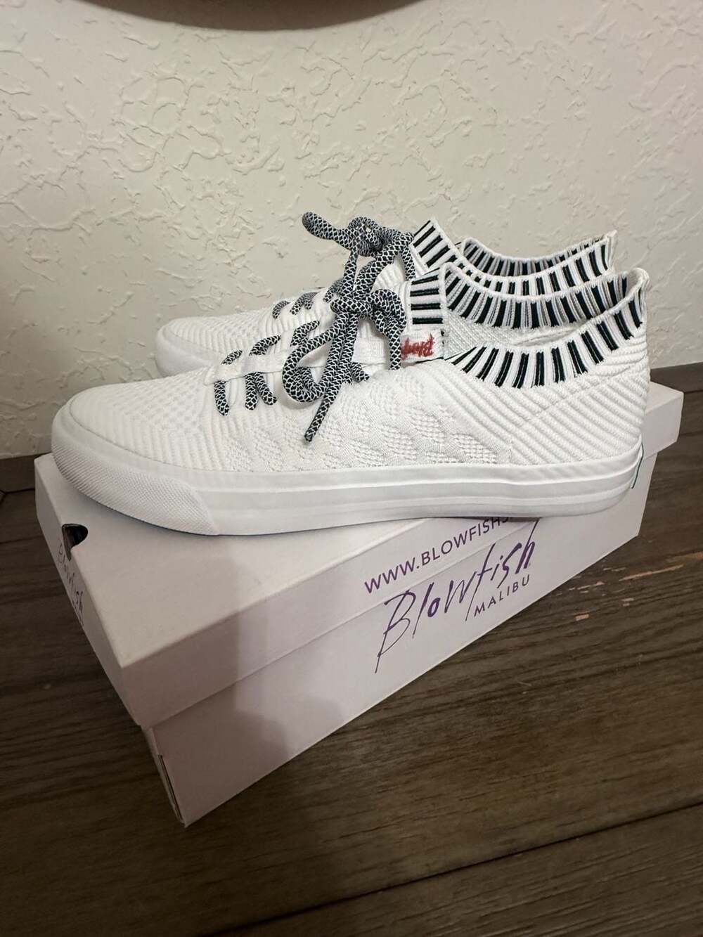 Blowfish Malibu Women's Mazaki Off White Matrix Knit Sneakers Size 8